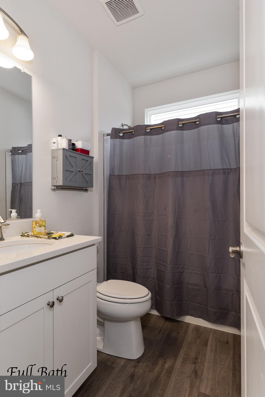 505 Cherry Bark Road Middletown, DE 19709 - Photo 6 of 59 Foyer/Bedroom 1 Full Bath