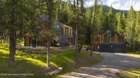 $6,725,000 | 6635 Highway 22, Wilson, WY 83014