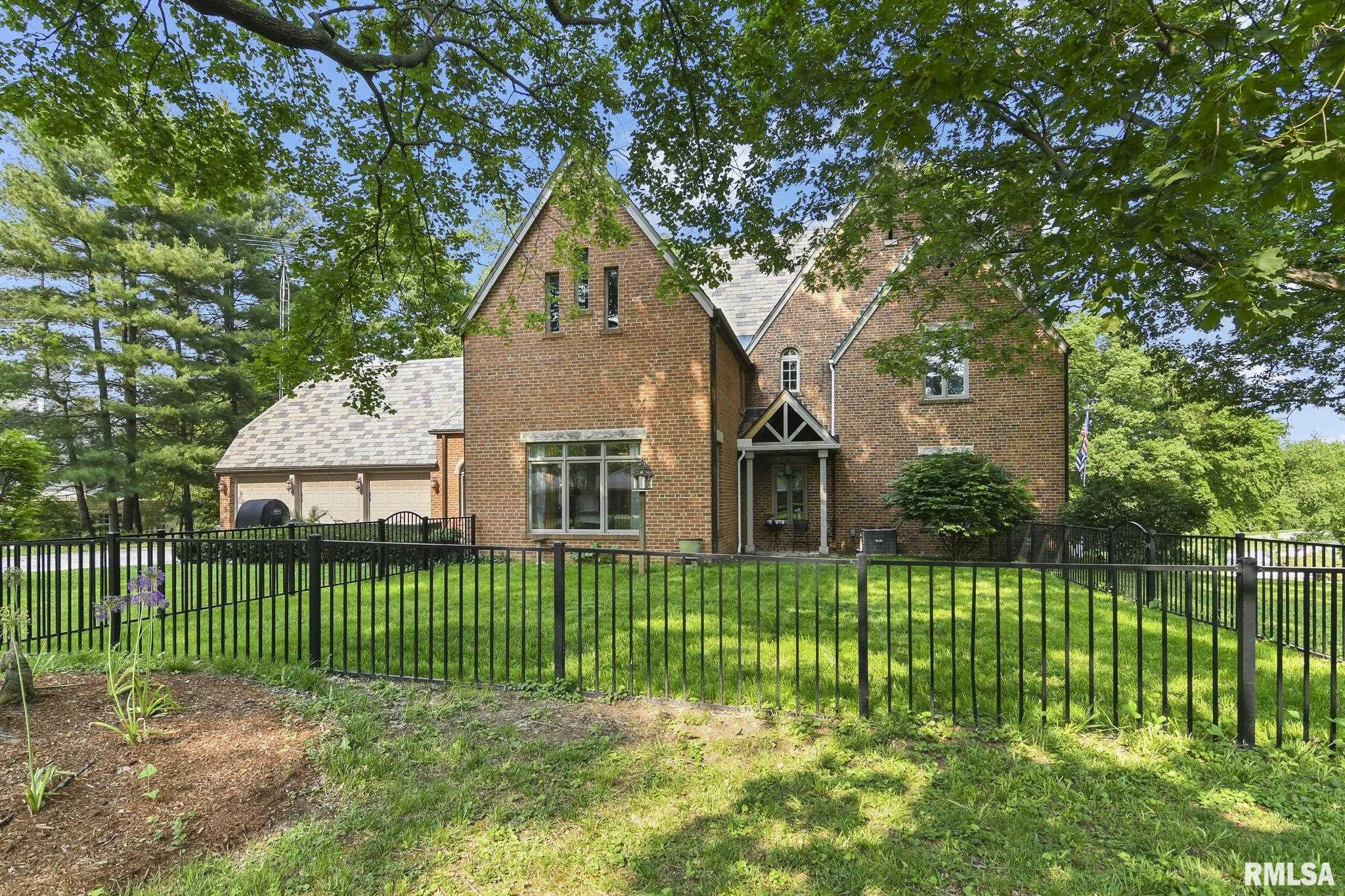 5 Hillcrest Road Springfield, IL 62704 - Photo 1 of 76