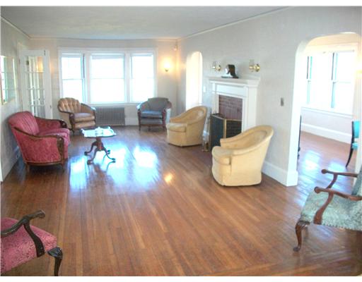 52 Kingstown Road Narragansett, RI 02882 - Photo 3 of 20 Living Room.