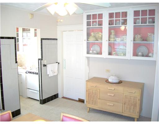 52 Kingstown Road Narragansett, RI 02882 - Photo 9 of 20 Kitchen.
