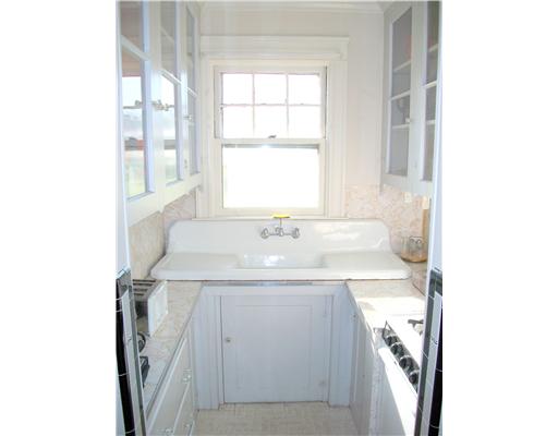 52 Kingstown Road Narragansett, RI 02882 - Photo 10 of 20 Kitchen.