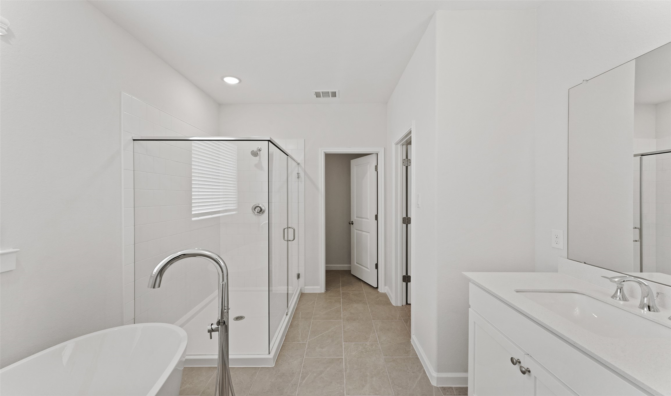 29306 Suncreek Rnch Court Waller, TX 77484 - Photo 9 of 27 a bathroom with a sink a mirror and a bathtub