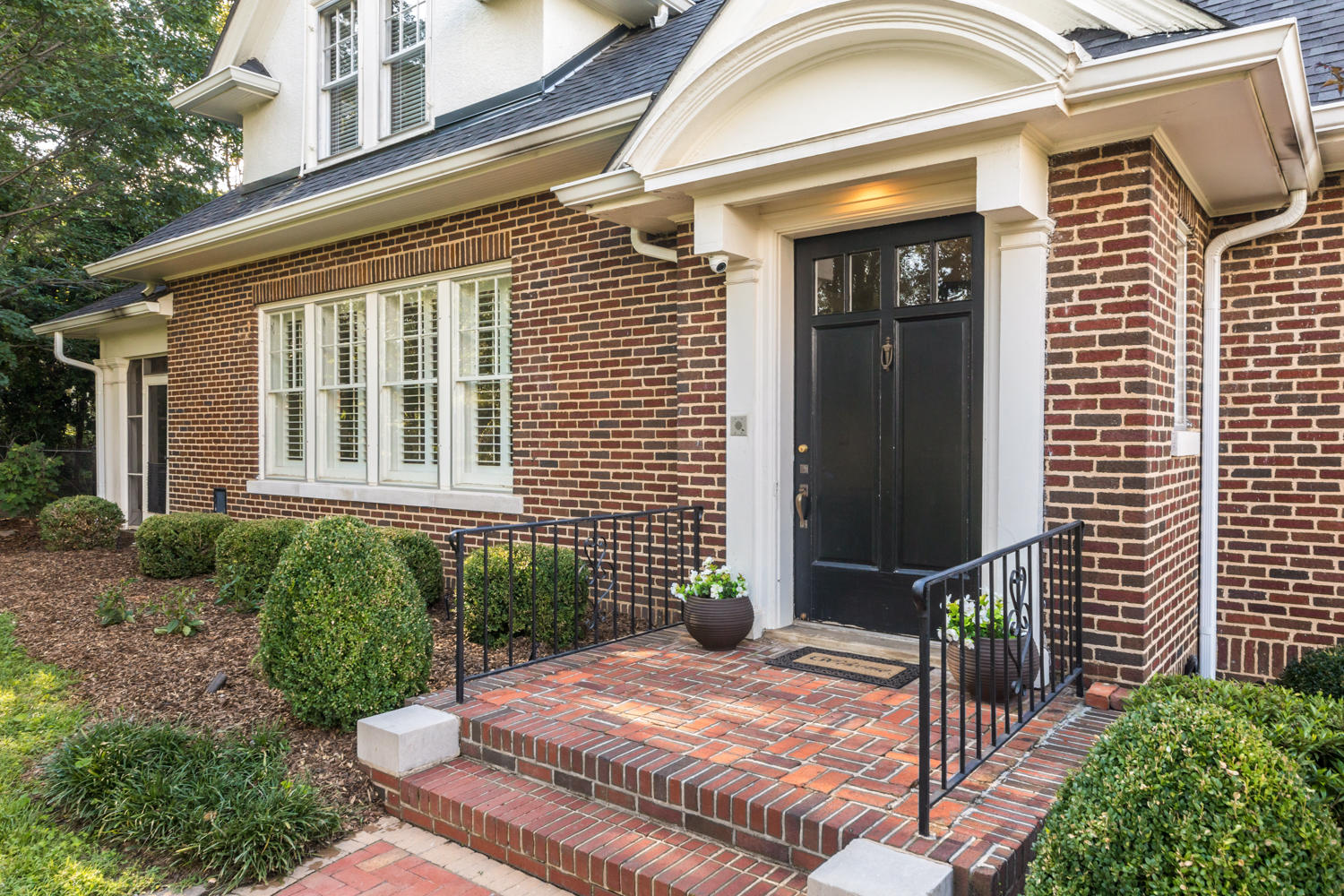 1113 East Dallas Road Chattanooga, TN 37405 - Photo 2 of 60 1113_E_Dallas_Rd_05
