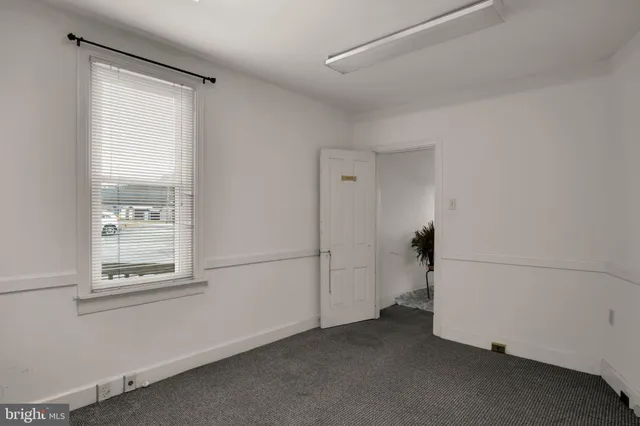 a view of empty room with window