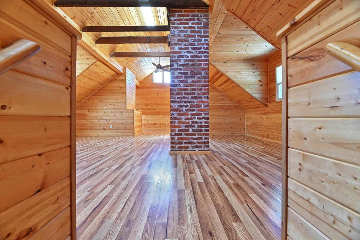 1040 Garner Road Cave Junction, OR 97523 - Photo 21 of 50 Loft