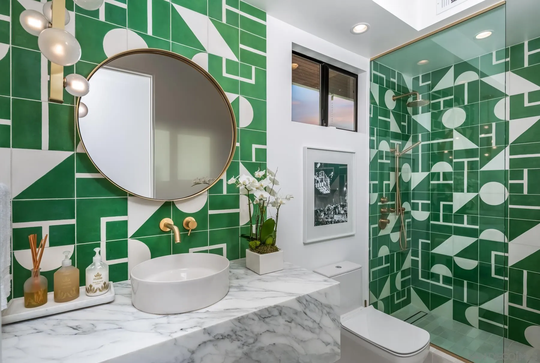 303 Hillcrest Drive Encinitas, CA 92024 - Photo 19 of 28 a living room with furniture and a garden