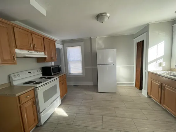 $1,900 | 23 Chester Court, Laconia, NH 03246