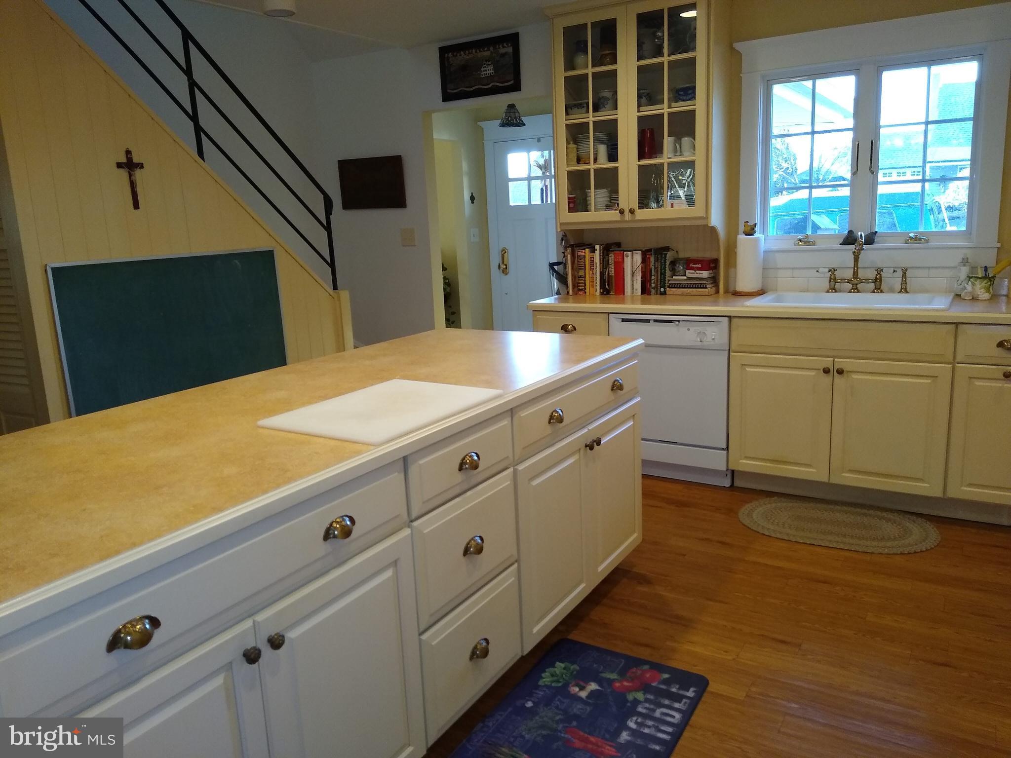14 Hamlet Road Levittown, PA 19056 - Photo 18 of 47 Updated Kitchen