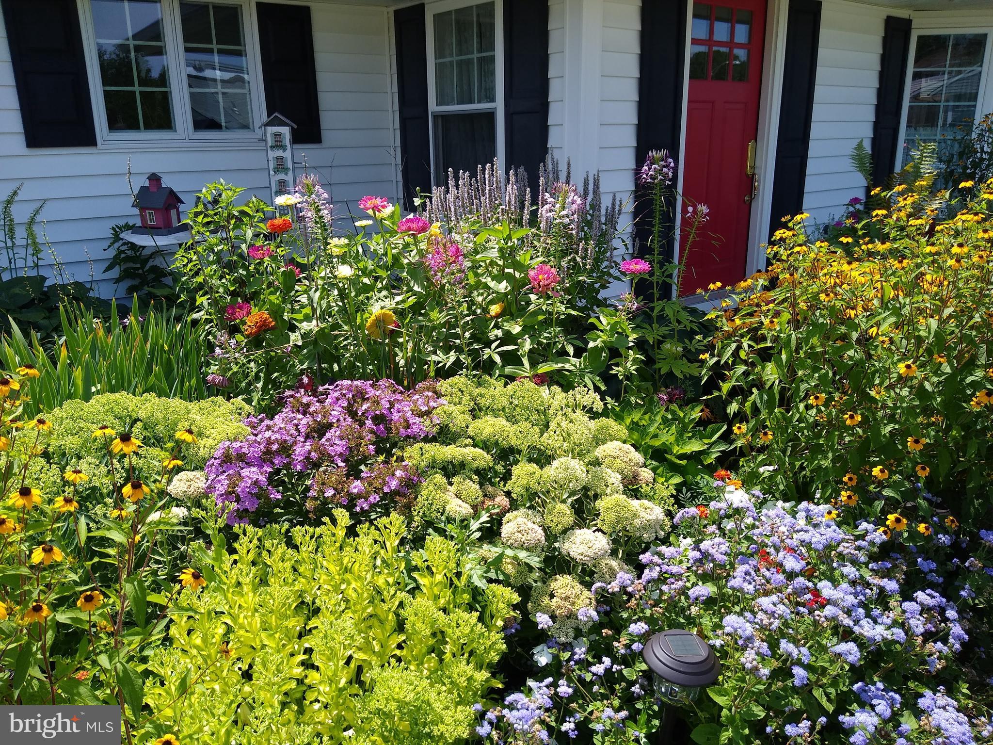 14 Hamlet Road Levittown, PA 19056 - Photo 3 of 47 Beautiful Landscaping