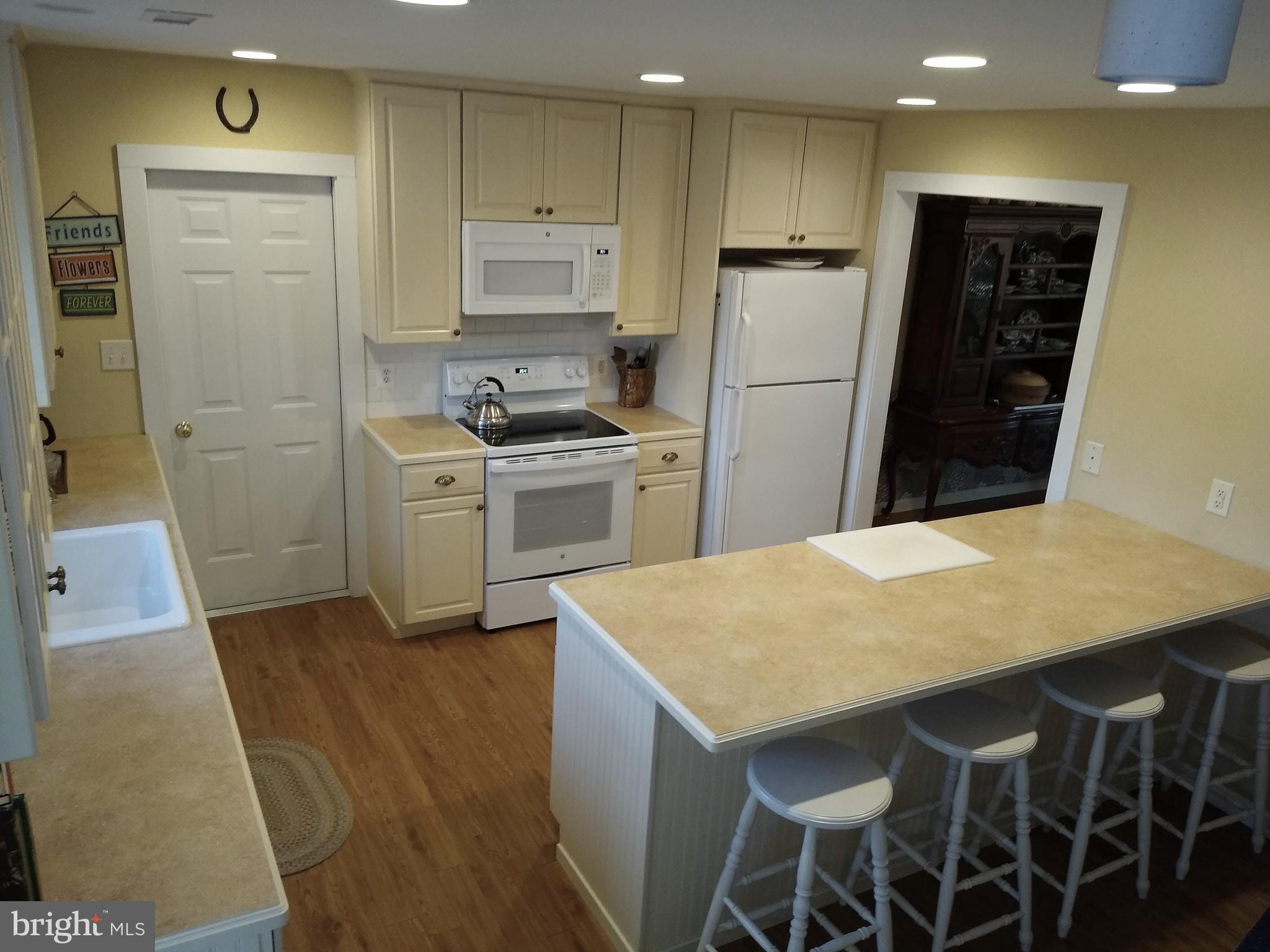 14 Hamlet Road Levittown, PA 19056 - Photo 22 of 47 Kitchen With New Appliances