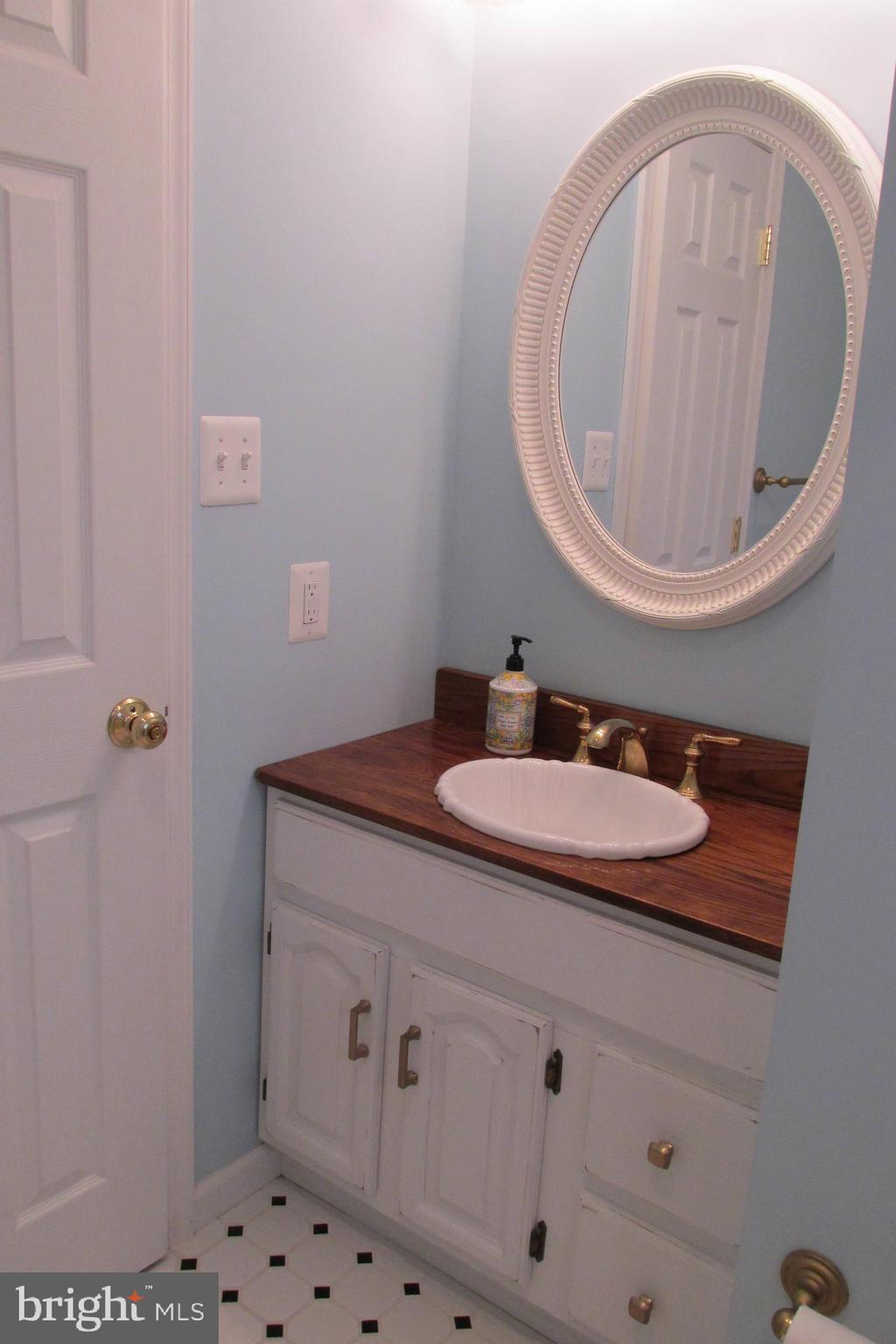 14 Hamlet Road Levittown, PA 19056 - Photo 26 of 47 1st Floor Bathroom