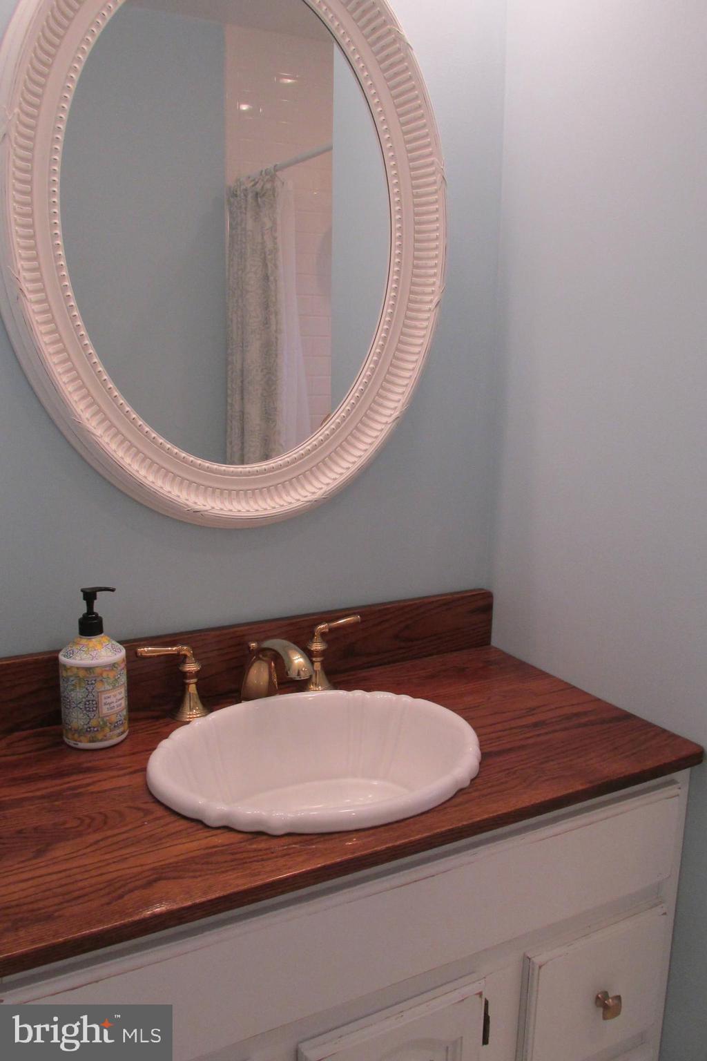 14 Hamlet Road Levittown, PA 19056 - Photo 27 of 47 1st Floor Bathroom