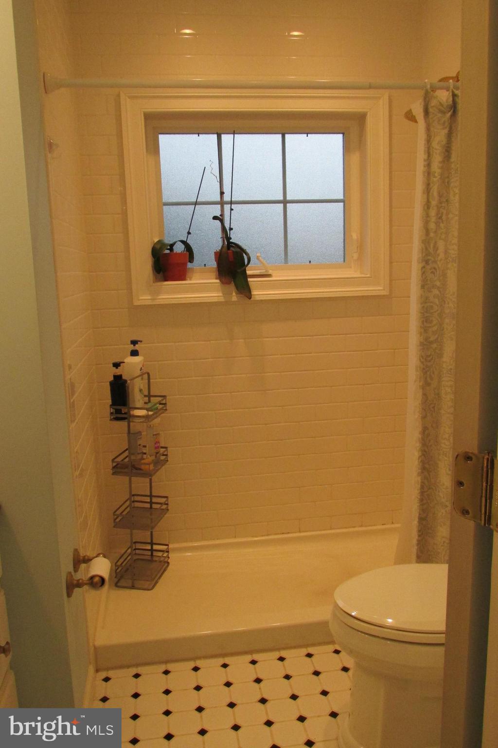 14 Hamlet Road Levittown, PA 19056 - Photo 29 of 47 1st Floor Bathroom