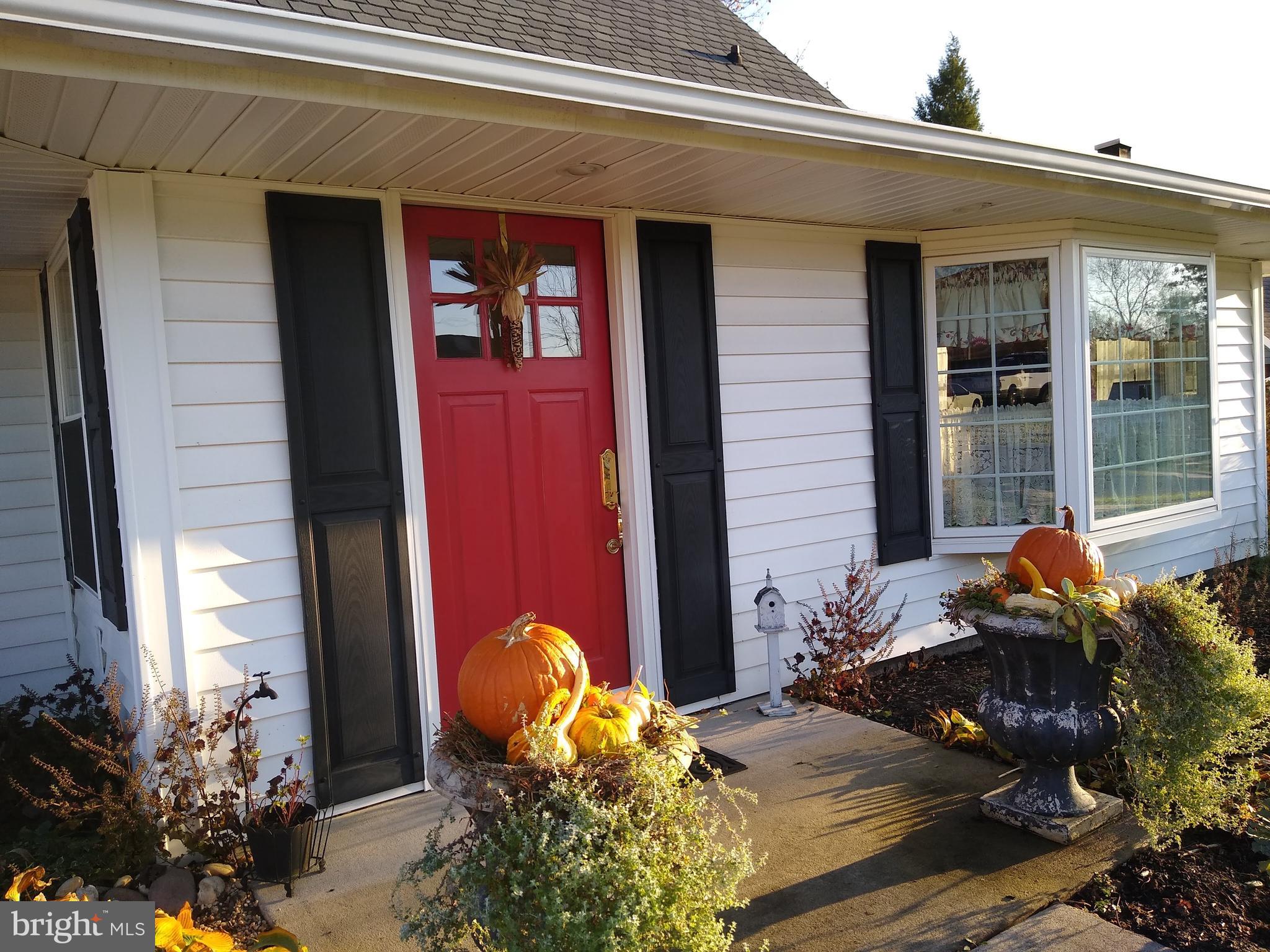 14 Hamlet Road Levittown, PA 19056 - Photo 4 of 47 Front Entrance