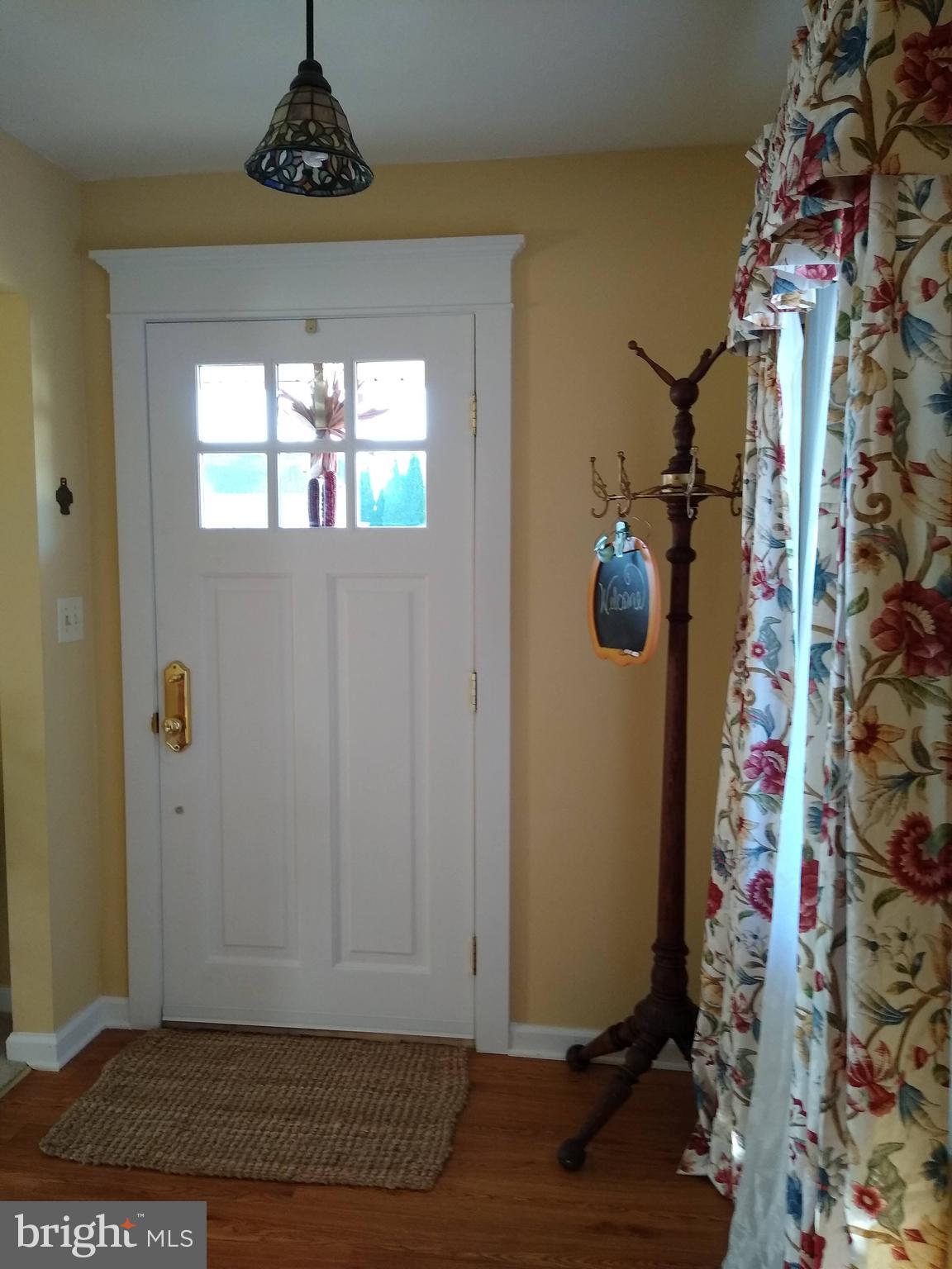14 Hamlet Road Levittown, PA 19056 - Photo 5 of 47 Expanded Front Entrance