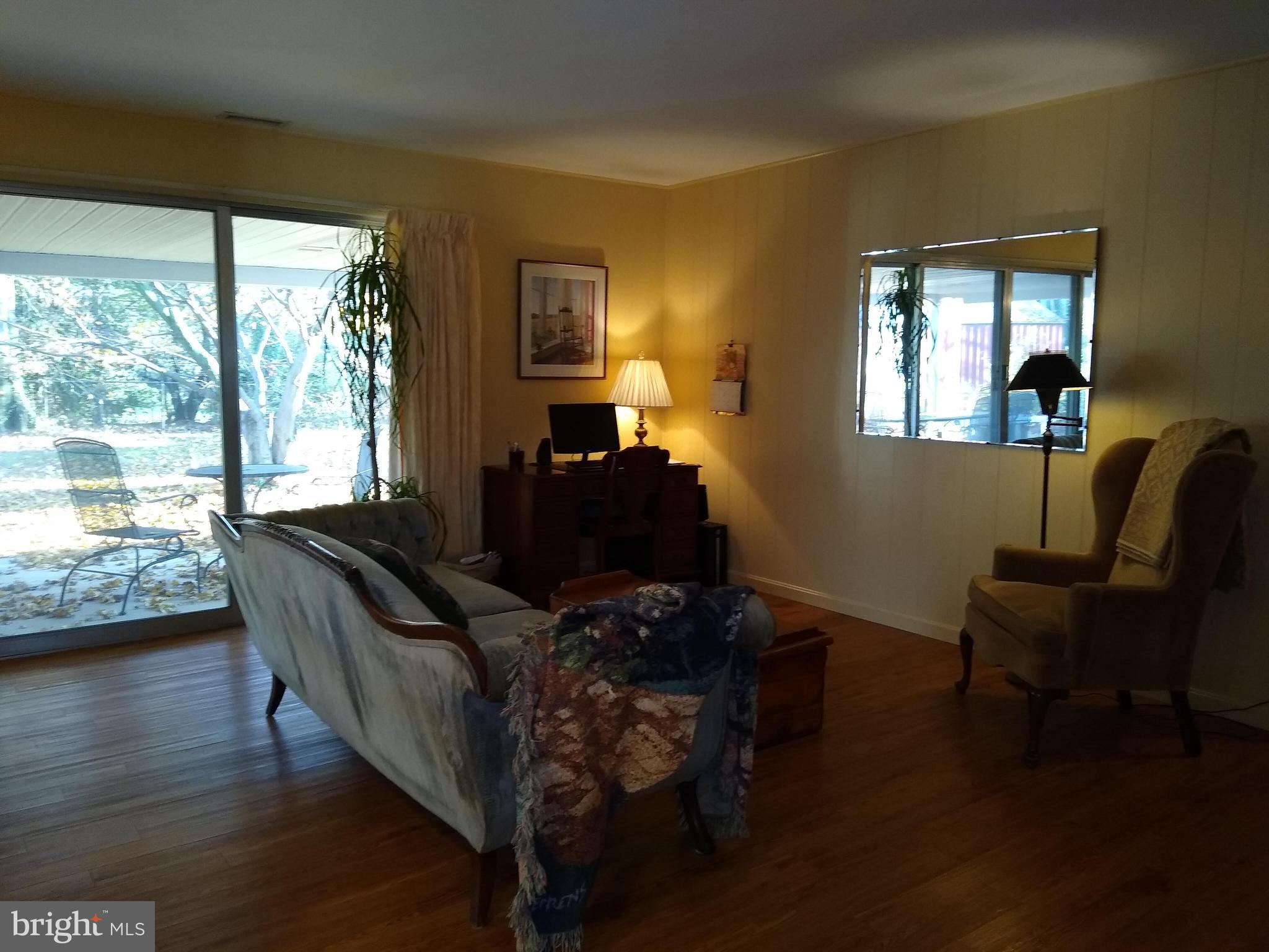 14 Hamlet Road Levittown, PA 19056 - Photo 10 of 47 Livingroom