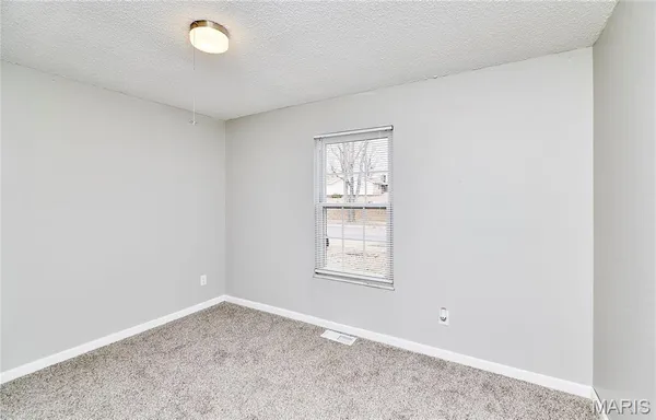 $1,600 | 6918 Candlewick Way, Florissant, MO 63033