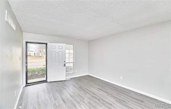 $1,600 | 6918 Candlewick Way, Florissant, MO 63033