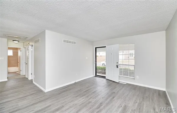 $1,600 | 6918 Candlewick Way, Florissant, MO 63033