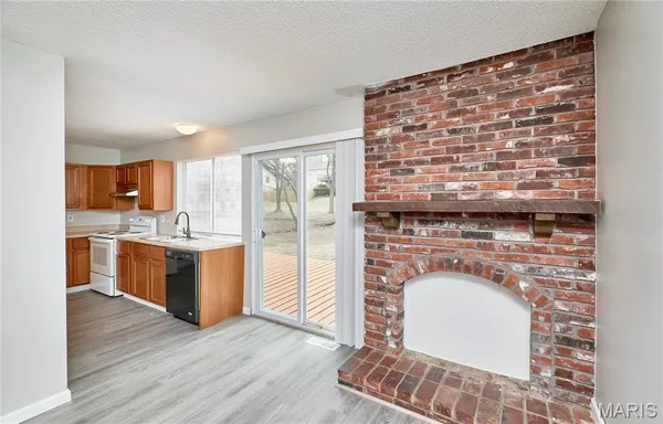 $1,600 | 6918 Candlewick Way, Florissant, MO 63033