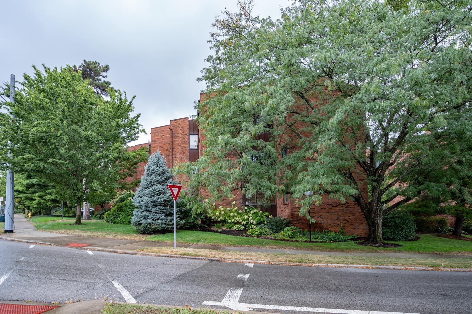 2400 Madison Road, Unit 14 Cincinnati, OH 45208 - Photo 3 of 43 Gallery Image 3