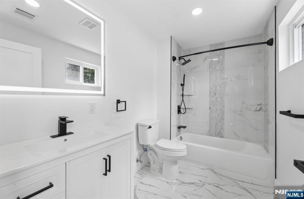 8 Annette Terrace Lodi, NJ 07644 - Photo 11 of 20