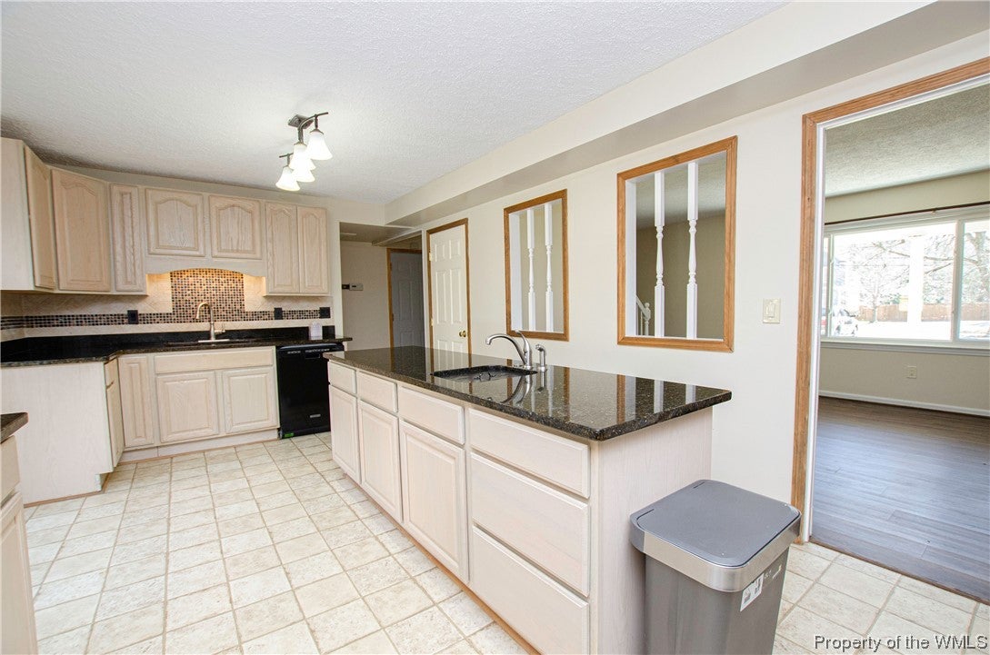 207 Victory Road Yorktown, VA 23692 - Photo 4 of 37 Gallery Image 4