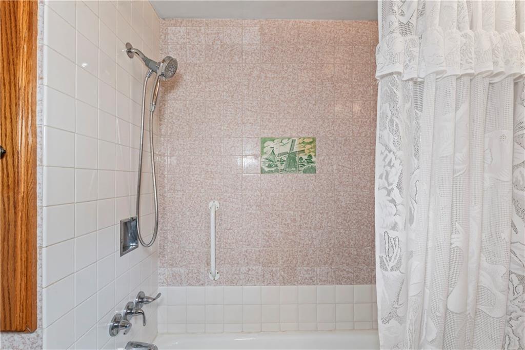 122 Georgetown Road Beaver Falls, PA 15010 - Photo 29 of 44 a bathroom with a shower