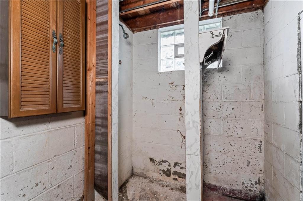 122 Georgetown Road Beaver Falls, PA 15010 - Photo 40 of 44 a view of bathroom