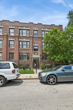 $2,500 | 4220 South Champlain Avenue, Unit 3S, Chicago, IL 60653
