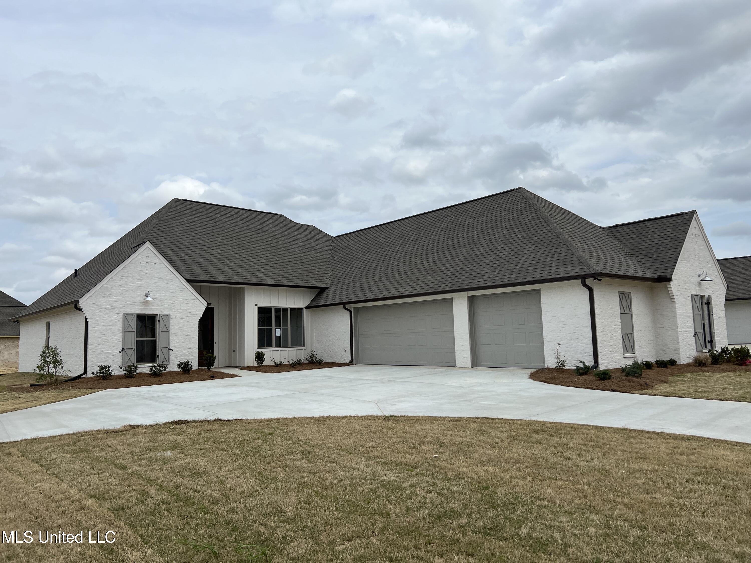 401 Pilot Circle Brandon, MS 39047 - Photo 2 of 30 front