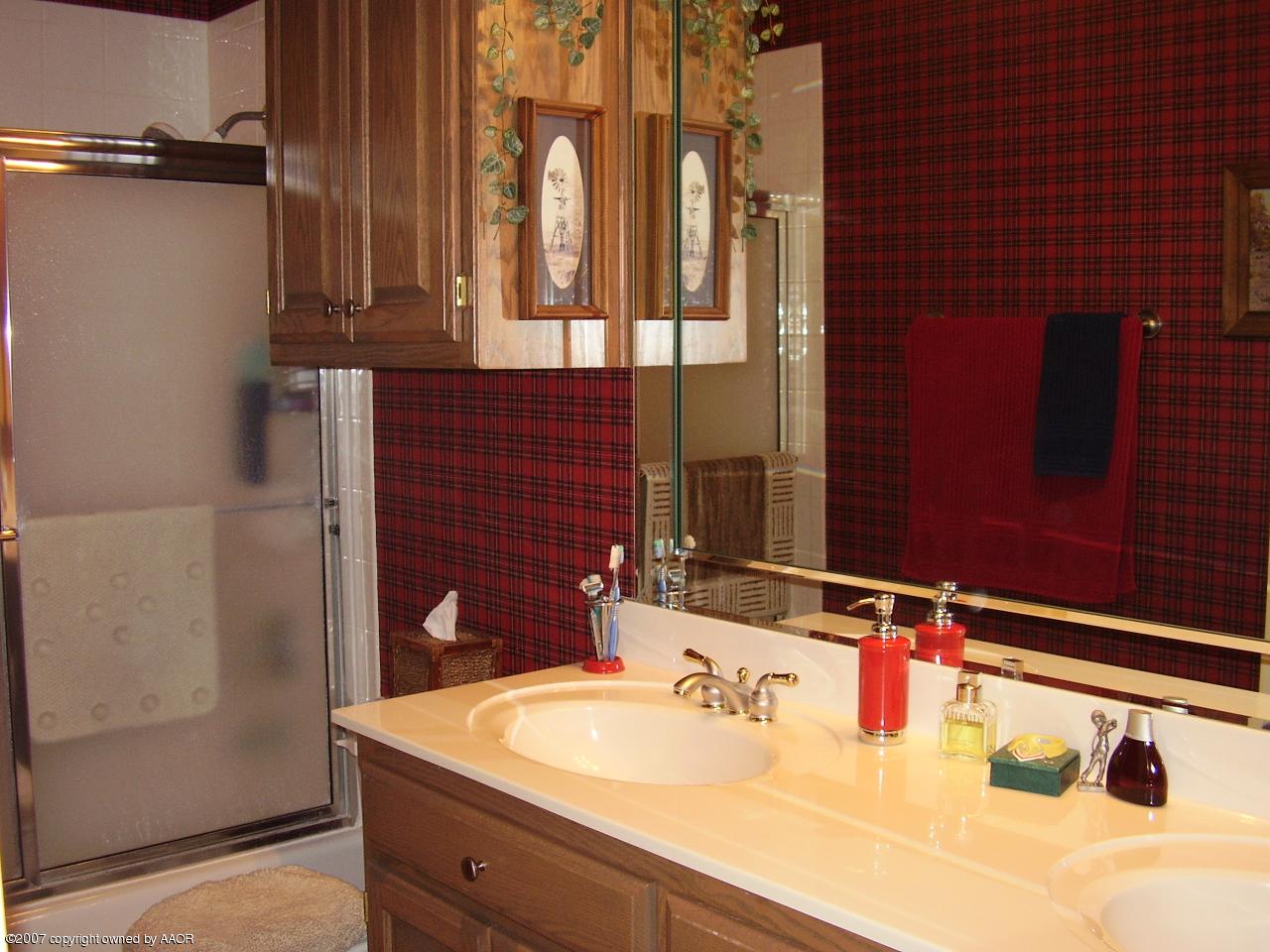 7400 Bayswater Road Amarillo, TX 79119 - Photo 14 of 22 Hall Bathroom