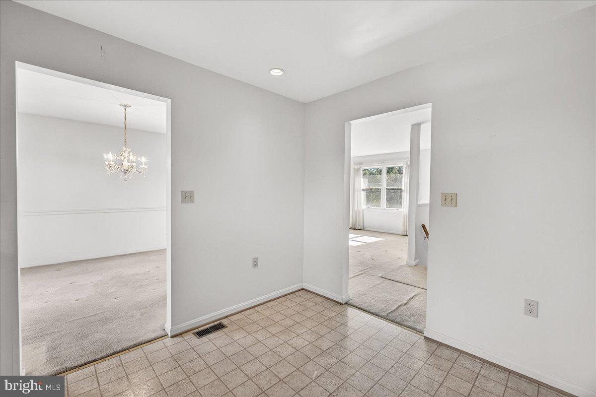 4715 Green Valley Road Monrovia, MD 21770 - Photo 12 of 36 an empty room with mirror