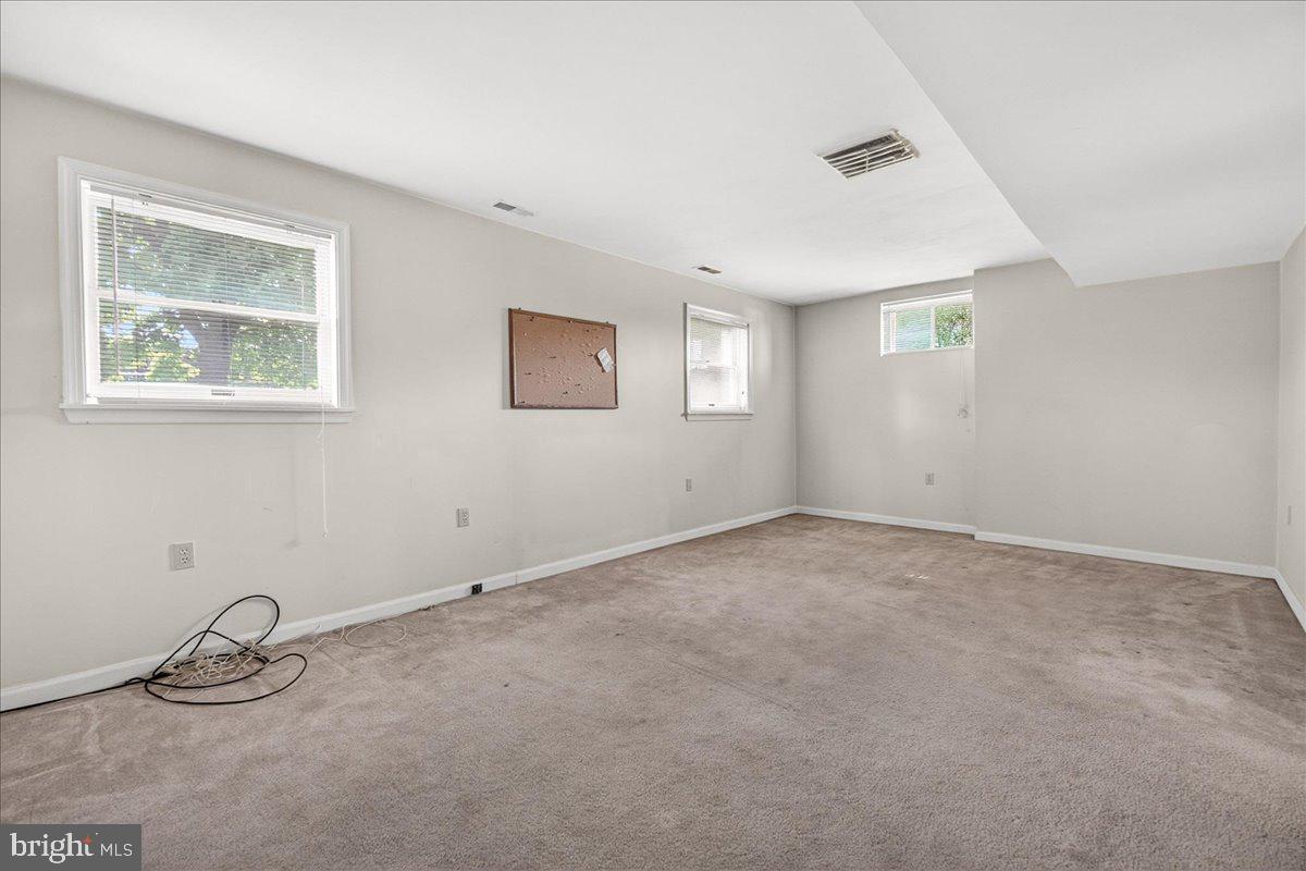 4715 Green Valley Road Monrovia, MD 21770 - Photo 23 of 36 an empty room with windows