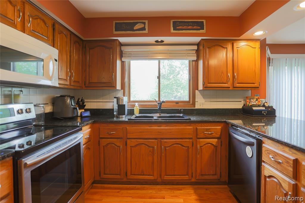 810 Box Canyon Court Rochester Hills, MI 48309 - Photo 18 of 53