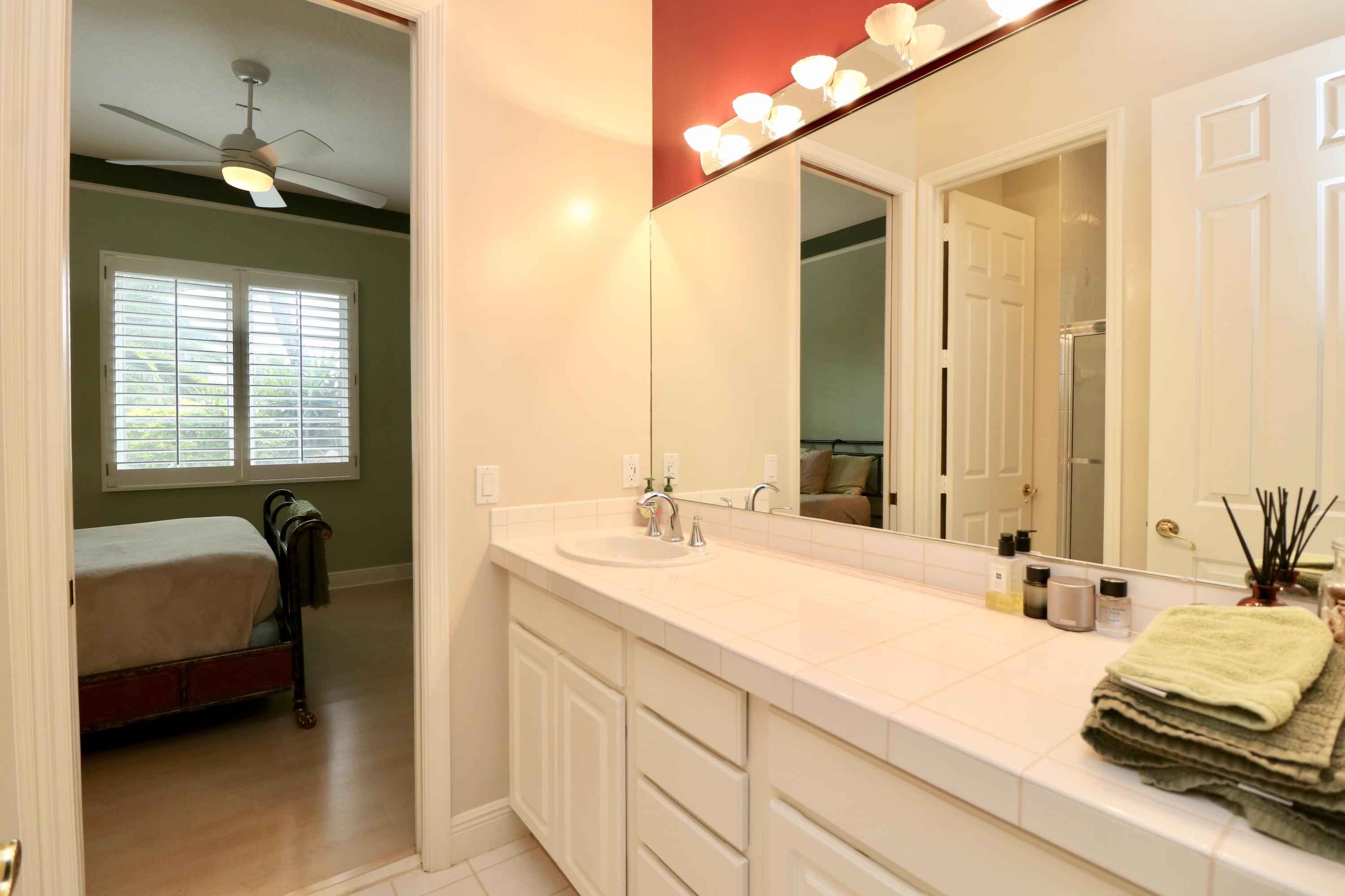 501 Center Street Jupiter, FL 33458 - Photo 37 of 51 Jack & Jill Bathroom