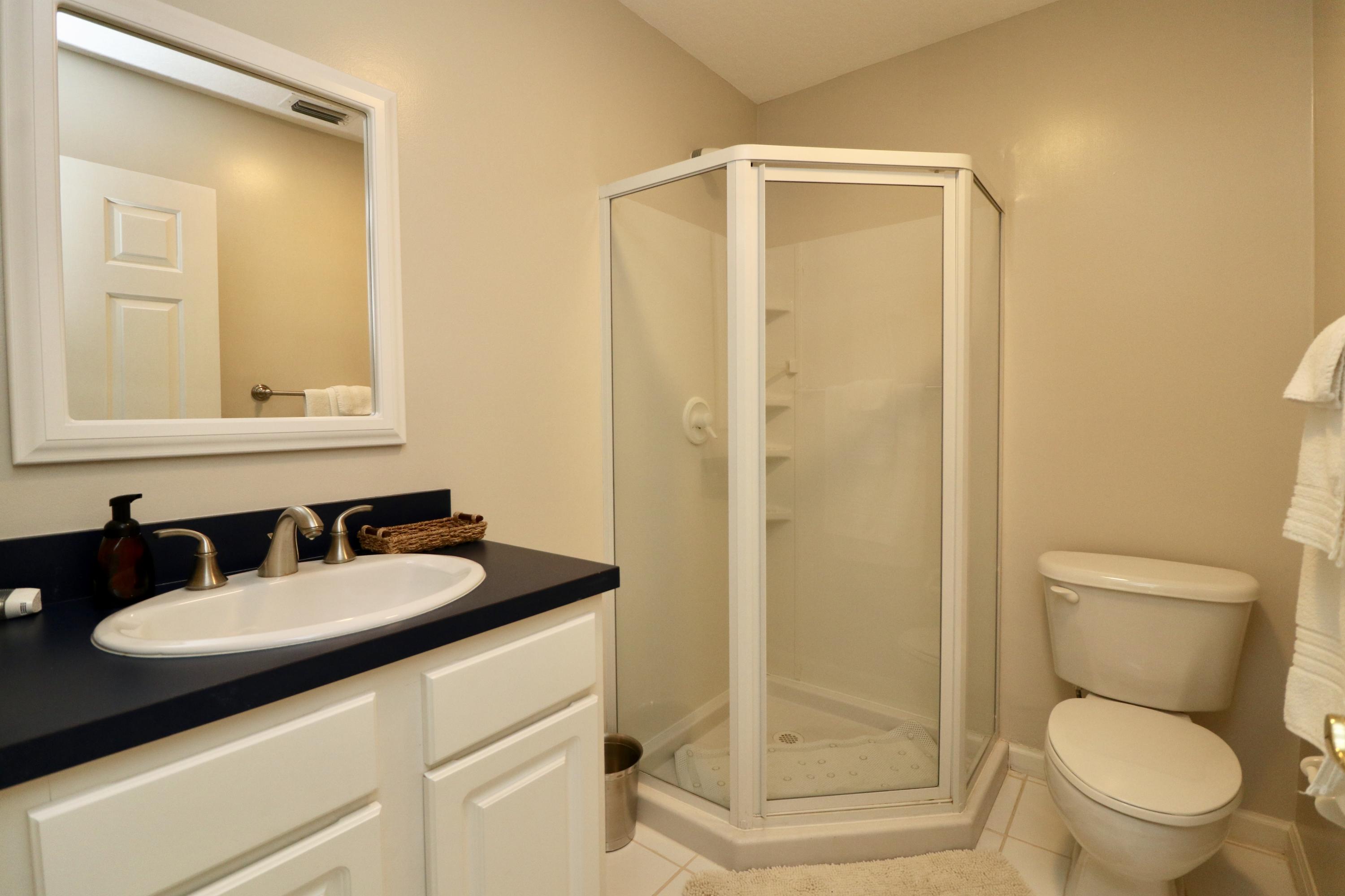 501 Center Street Jupiter, FL 33458 - Photo 41 of 51 Guest Bedroom III Bathoom