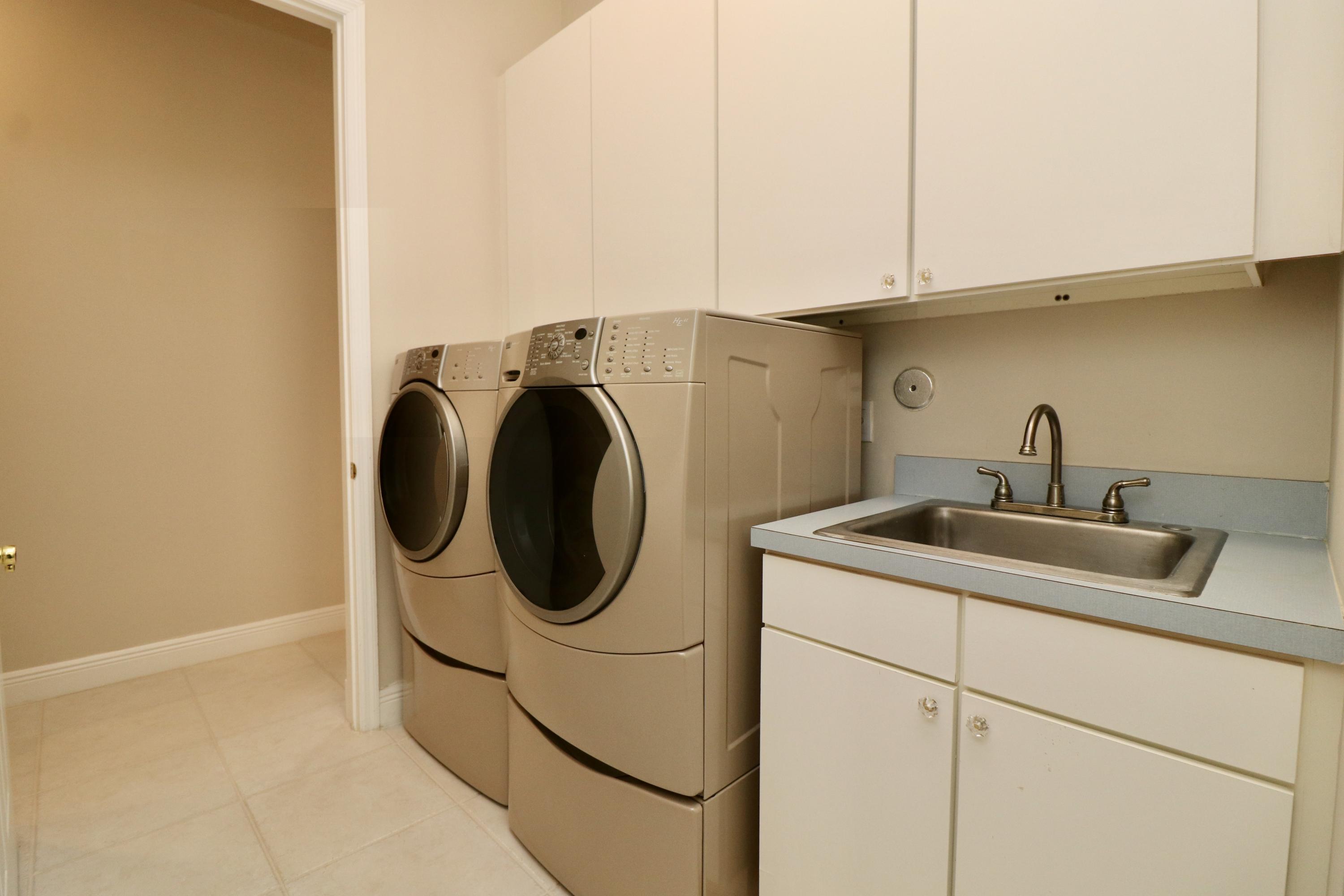 501 Center Street Jupiter, FL 33458 - Photo 47 of 51 Laundry