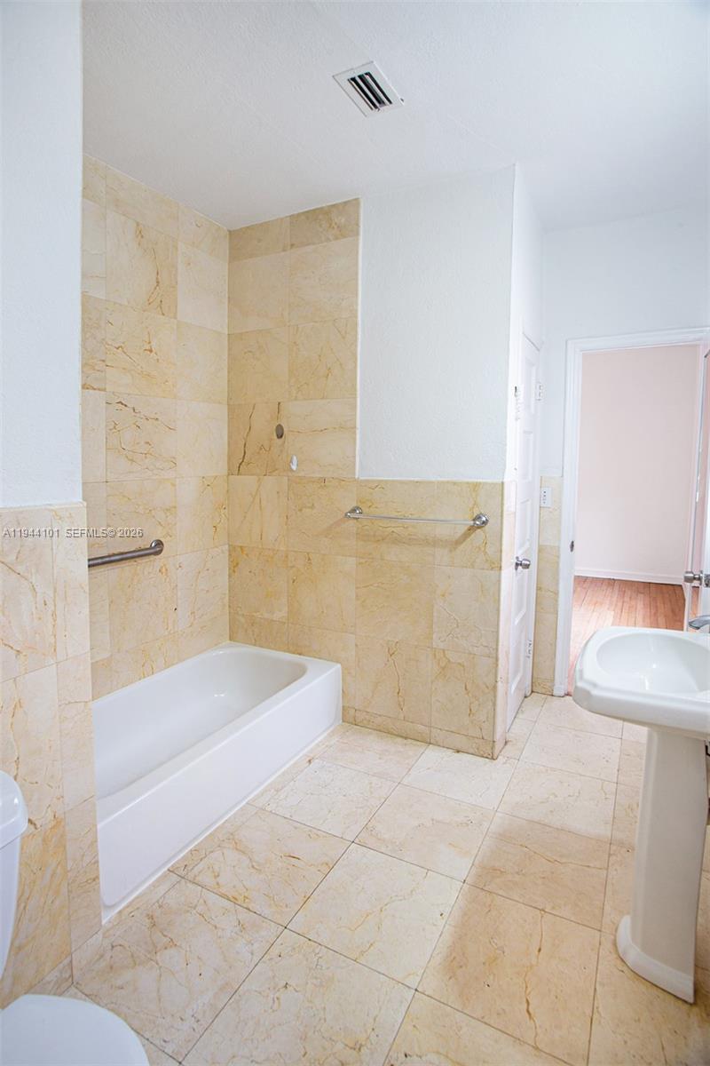236 Southwest 28th Road Miami, FL 33129 - Photo 22 of 32