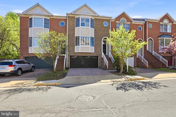 $1,025,000 | 8176 Madrillon Court, Vienna, VA 22182