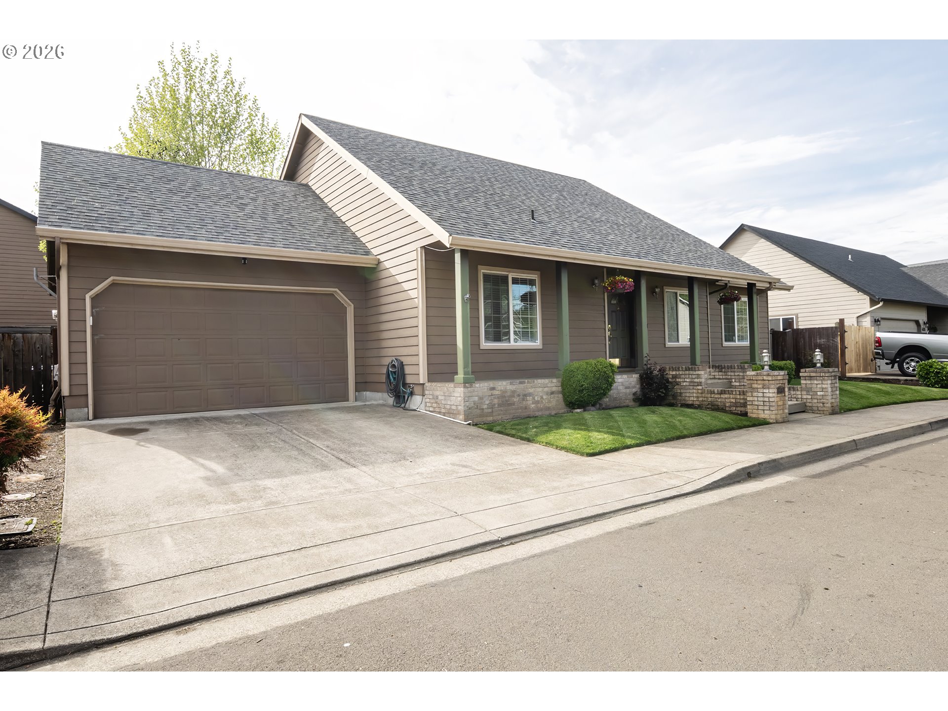 6876 Simeon Drive Springfield, OR 97478 - Photo 2 of 32