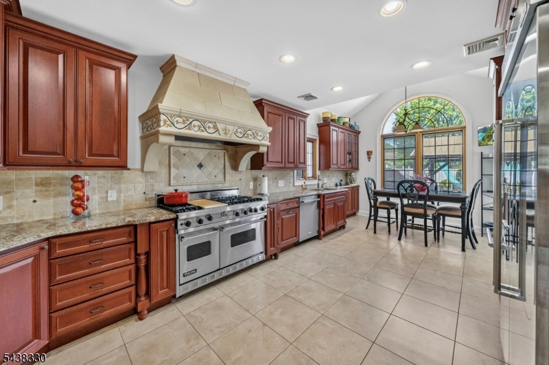 276 Northview Terrace Springfield, NJ 07081 - Photo 8 of 42