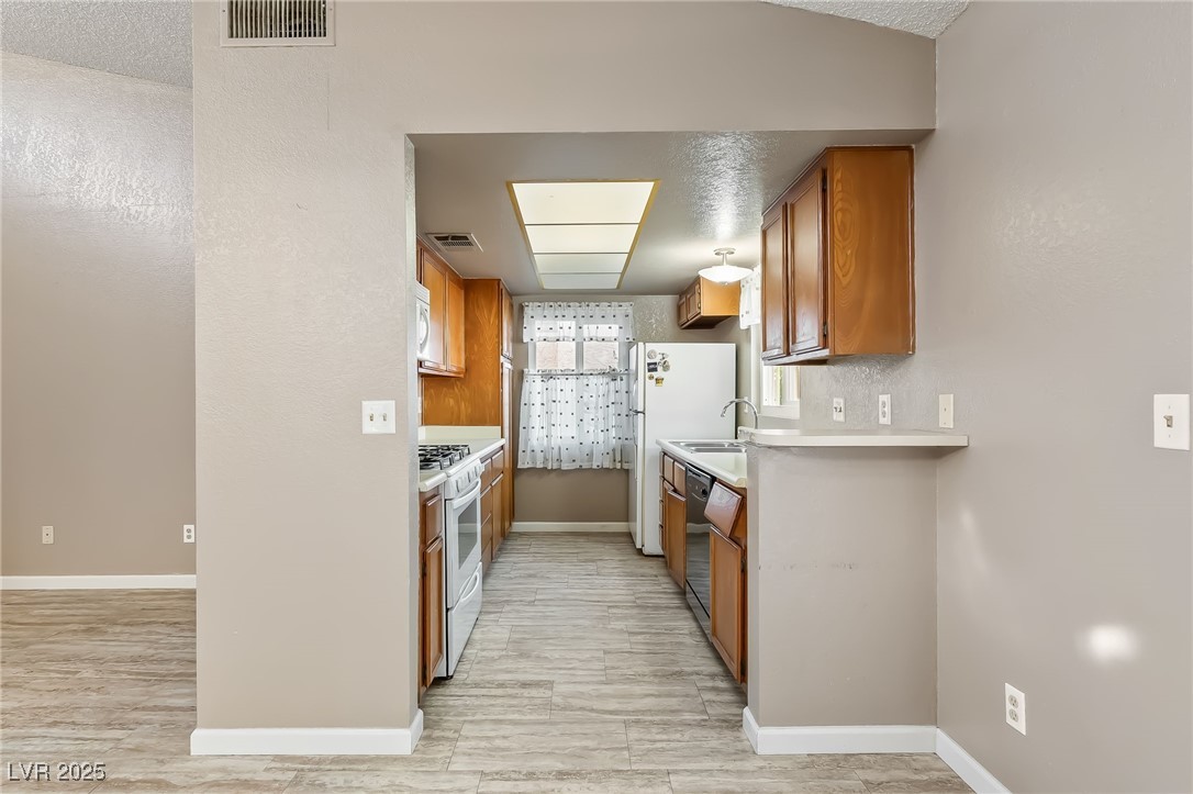 2148 Pebble Creek Lane Laughlin, NV 89029 - Photo 13 of 36