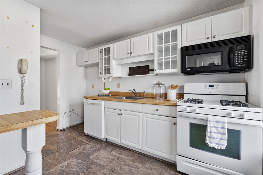 16 Grove Square, Unit 16 Randolph, MA 02368 - Photo 6 of 19