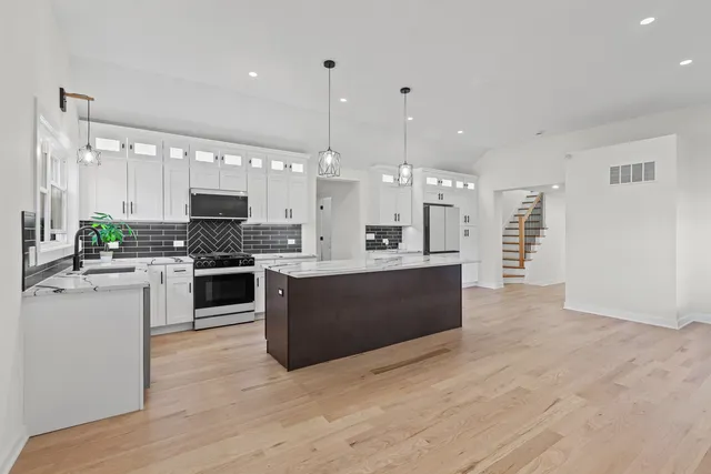 $549,999 | 1531 Marion Street, Schaumburg, IL 60193