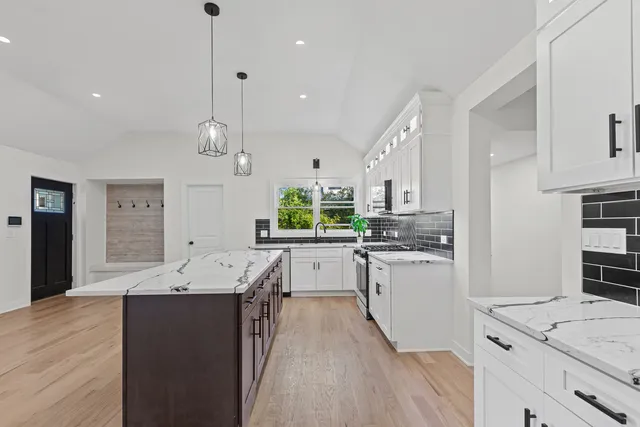 $549,999 | 1531 Marion Street, Schaumburg, IL 60193