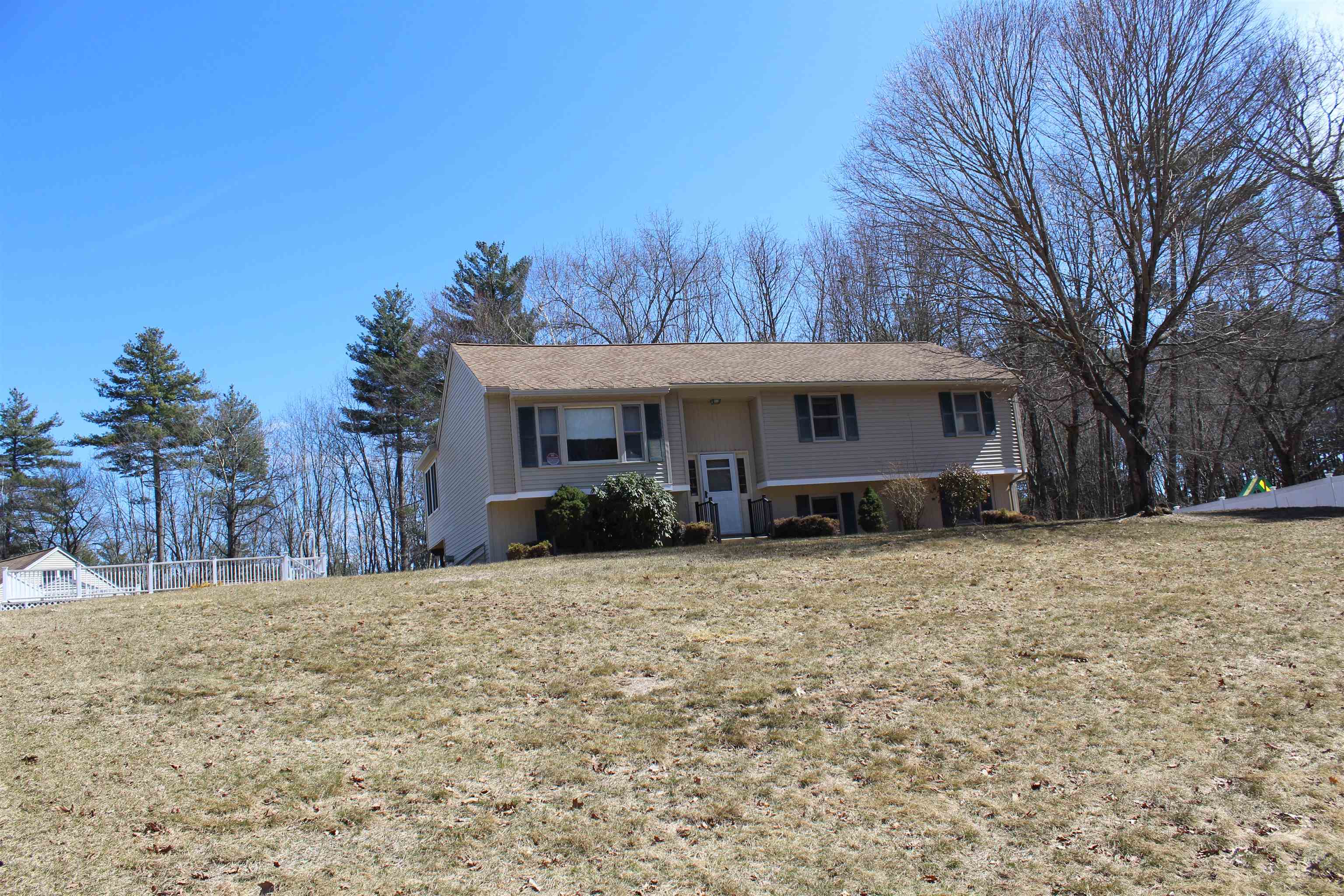16 Towne Drive Derry, NH 03038 - Photo 2 of 43