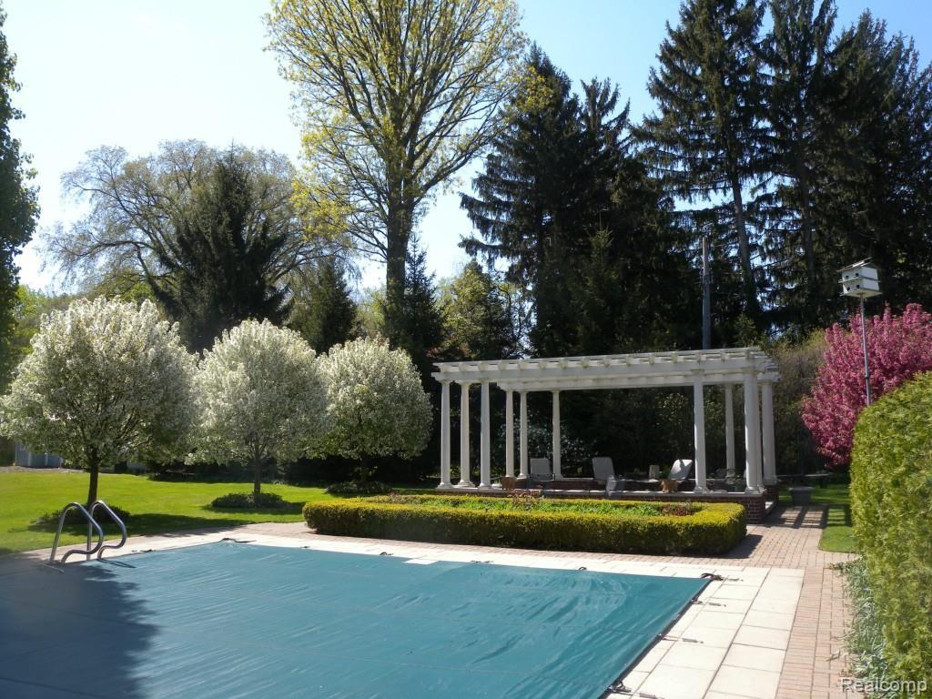 99 Lothrop Road Grosse Pointe, MI 48236 - Photo 28 of 28 12 pool.jpg