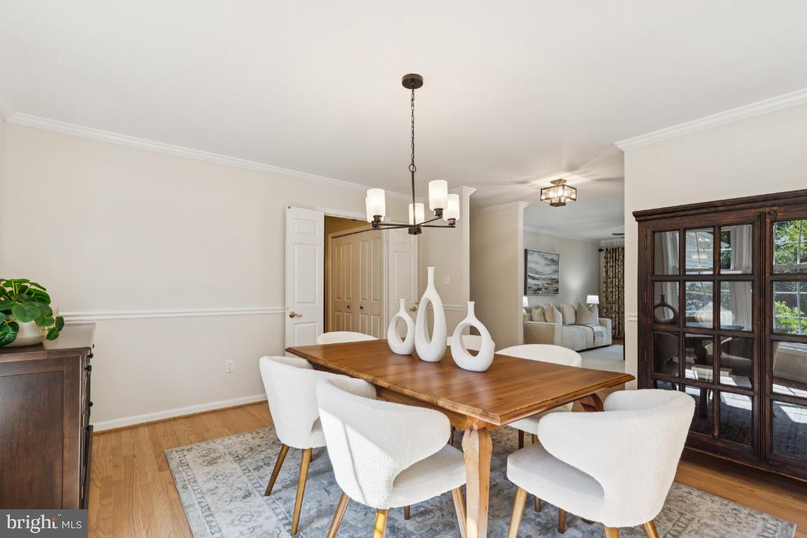 5020 Pheasant Ridge Road Fairfax, VA 22030 - Photo 11 of 59 Note crown molding throughout most living spaces